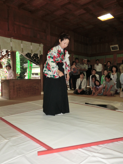 女性書道家:実演
