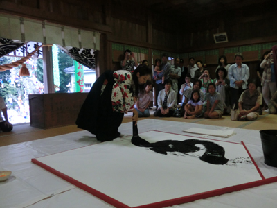 女性書道家:実演