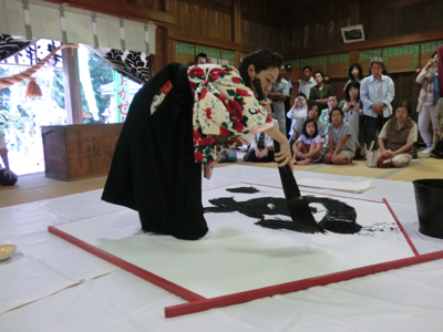 女性書道家:実演