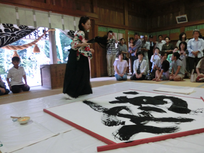 女性書道家:実演