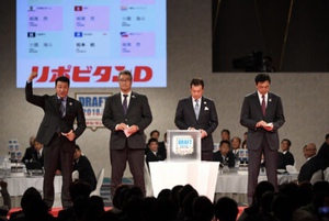 4球団競合 交渉権獲得! 4球団競合 交渉権獲得!