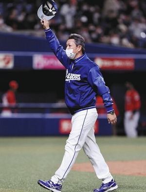 立浪監督 本拠地初勝利! 立浪監督 本拠地初勝利!