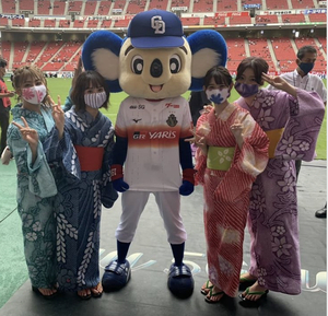 ドアラ & TEAM SHACHI ドアラ & TEAM SHACHI