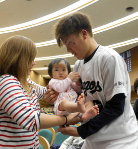 若松、背番号「ずっと61でいきたい」 若松、背番号「ずっと61でいきたい」