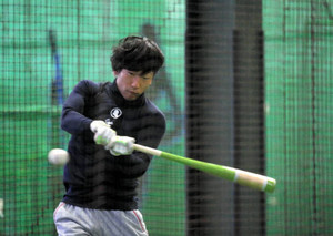 亀沢、元タカ松中と合同トレ 亀沢、元タカ松中と合同トレ
