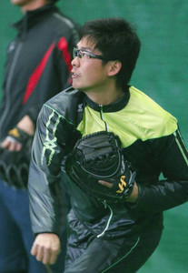 桂、谷繁型ミットで正捕手つかむ 桂、谷繁型ミットで正捕手つかむ