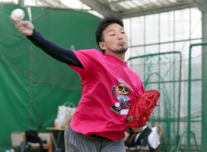田島、直球で内角えぐる 田島、直球で内角えぐる