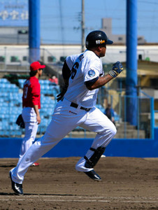 ビシエド、疾走!!内野安打 ビシエド、疾走!!内野安打