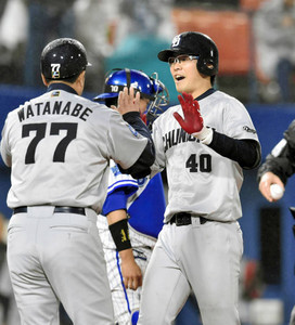 桂、3ラン 正捕手争いアピール合戦大盛況 桂、3ラン 正捕手争いアピール合戦大盛況
