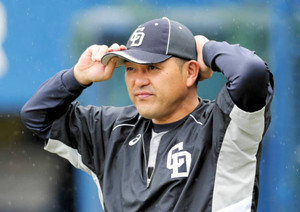 谷繁監督、佐藤に「自分を信じて」 谷繁監督、佐藤に「自分を信じて」