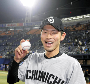 佐藤、プロ初勝利 佐藤、プロ初勝利