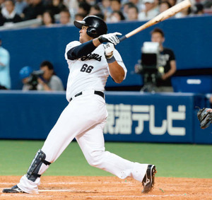 ビシエドV弾 8回初球狙い打ち ビシエドV弾 8回初球狙い打ち