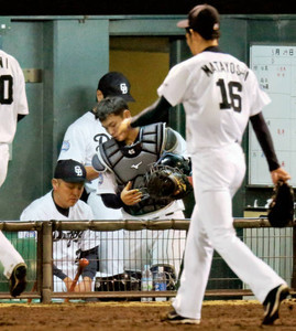 又吉、抹消 2週間で7戦4敗 又吉、抹消 2週間で7戦4敗