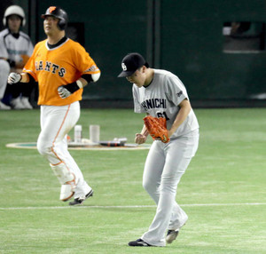 若松、今季最多141球完投 若松、今季最多141球完投