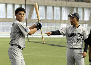 周平、筒香打法に挑戦 周平、筒香打法に挑戦