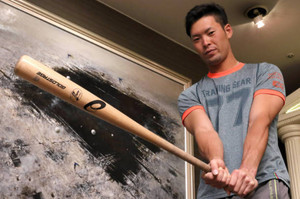 近藤、新相棒の荒木バット 振りまくる 近藤、新相棒の荒木バット 振りまくる