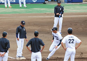森監督、仰天プラン 又吉が外野!代走!! 森監督、仰天プラン 又吉が外野!代走!!
