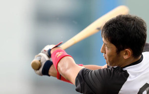 石岡、柵越え連発…着々と成長 石岡、柵越え連発…着々と成長
