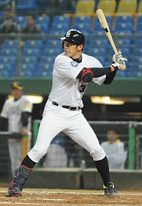 石岡、6番スタメンで有終一発&3戦連続打点 石岡、6番スタメンで有終一発&3戦連続打点