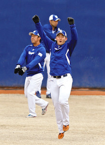 小笠原、術後初フリー打撃登板 小笠原、術後初フリー打撃登板