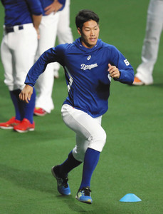 京田、スライディング特訓 京田、スライディング特訓