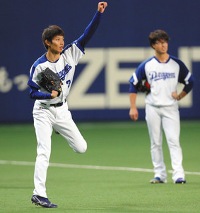 岡田、時差ぼけのままブルペン 岡田、時差ぼけのままブルペン