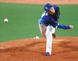 佐藤、今季初勝利 佐藤、今季初勝利