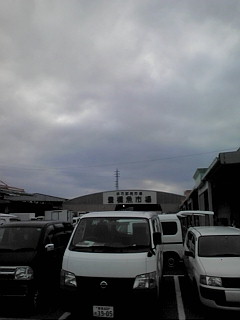 魚市場で…