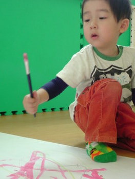 2.3歳専門講座 5月 「自分と同じ大きさの絵!」