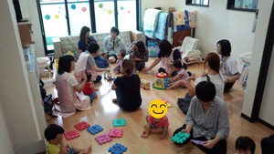 豊橋東センターで初めての「ママにこ広場」を開催しました。 豊橋東センターで初めての「ママにこ広場」を開催しました。