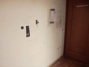 大工さんが煙の中で作業 大工さんが煙の中で作業