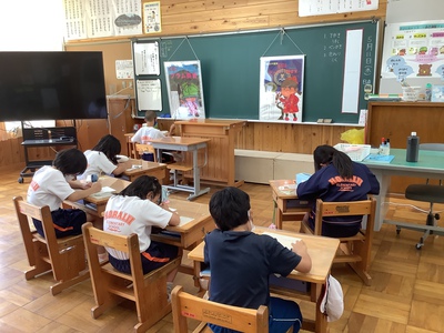 何をしているでしょう? 何をしているでしょう?