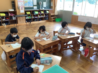 何をしているでしょう? 何をしているでしょう?