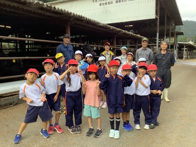 1・2年源氏の牛舎見学 1・2年源氏の牛舎見学