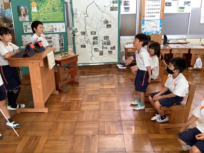 2年生から1年生へ 町たんけん発表会 2年生から1年生へ 町たんけん発表会