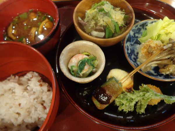 ランチの献立が、一部、変わりましたのでご案内をいたします ランチの献立が、一部、変わりましたのでご案内をいたします