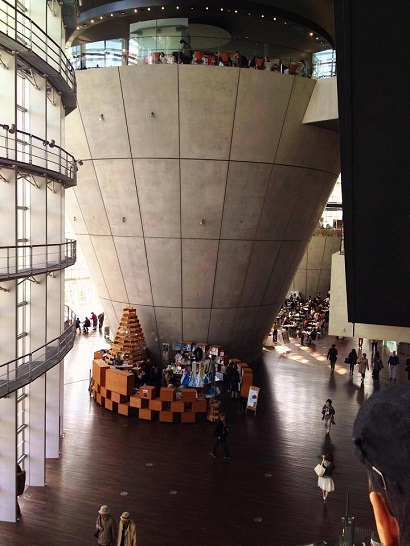 国立新美術館