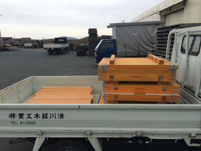 長い教壇、塗装終了！