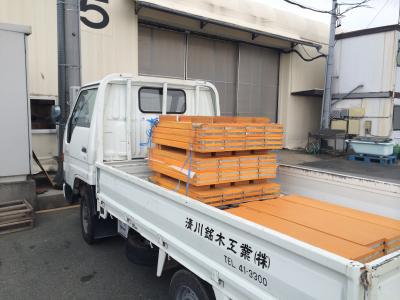 長い教壇、塗装終了！