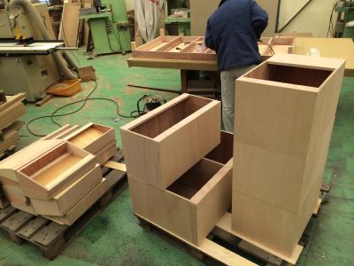 長い教壇、塗装終了！
