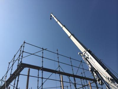 フォークリフトで資材置場まで移動！