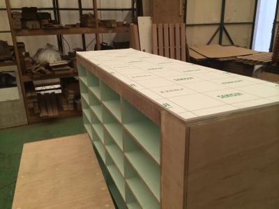 フォークリフトで資材置場まで移動！