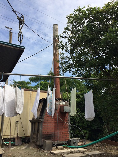 長坂養蜂場様の什器の塗装ができました①