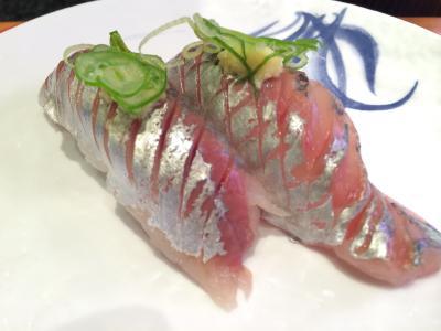 日本初の流れ鮨　魚がし鮨