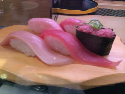 日本初の流れ鮨　魚がし鮨