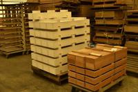木箱の生産が増えて頑張ってます！
