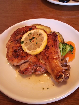 骨付きとりもも ハーブローストランチ グリル ヒネもス