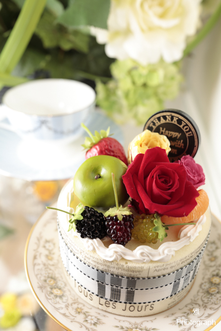 母の日ギフトのプリザーブドフラワーケーキを飾ってます 母の日ギフトのプリザーブドフラワーケーキを飾ってます