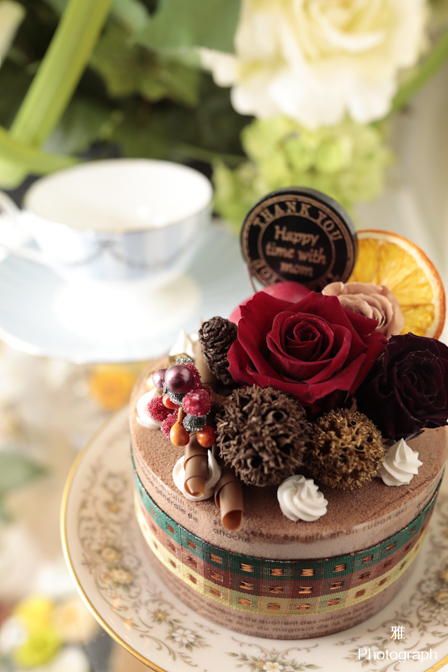 母の日ギフトのプリザーブドフラワーケーキを飾ってます 母の日ギフトのプリザーブドフラワーケーキを飾ってます