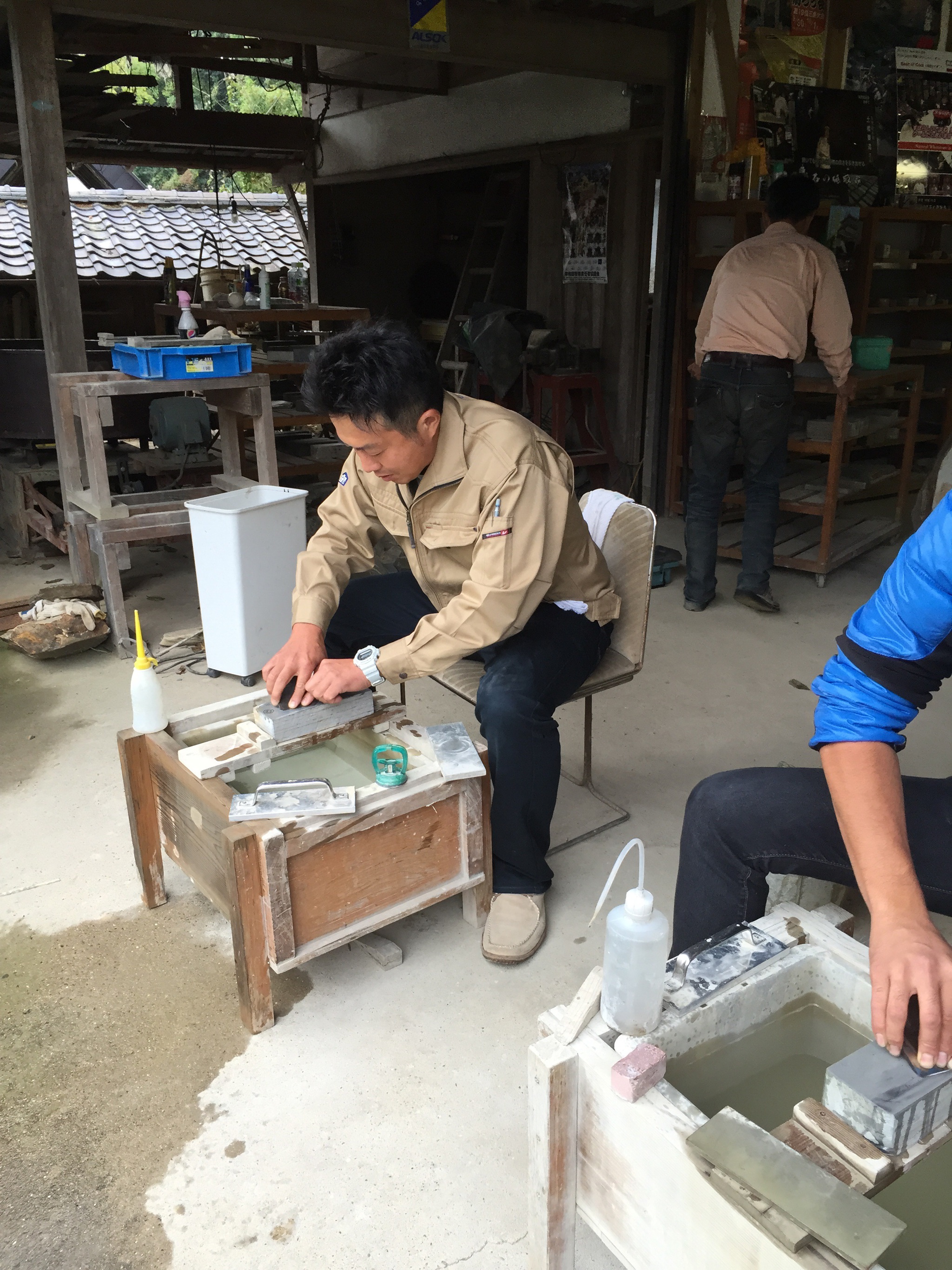 天然砥石の砥取屋さんへ